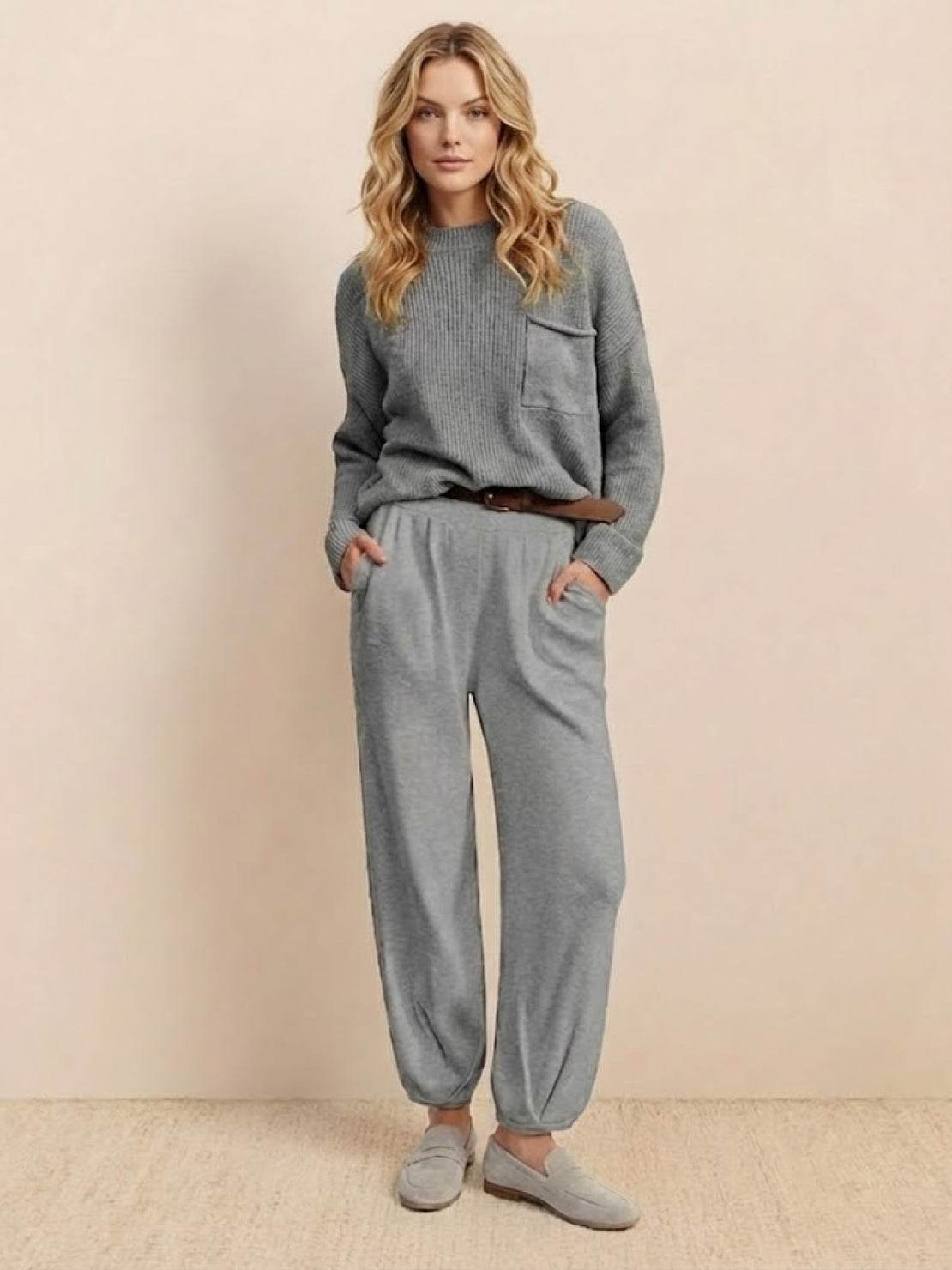 歐式極簡主義：寬鬆毛衣上衣褲套裝