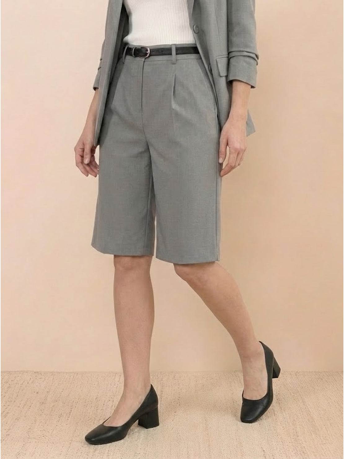西裝外套+高腰短褲兩件套